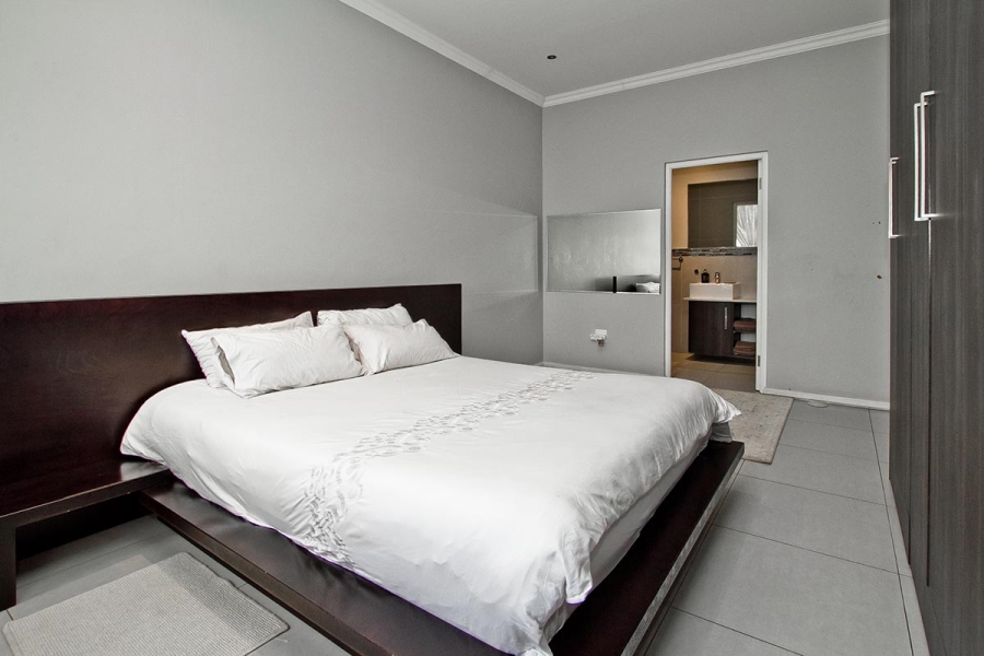 3 Bedroom Property for Sale in Greenside Gauteng
