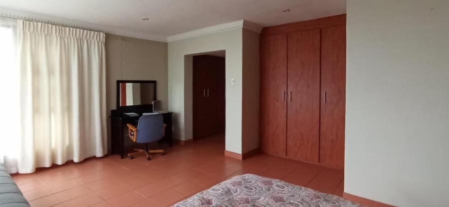 4 Bedroom Property for Sale in Cyrildene Gauteng