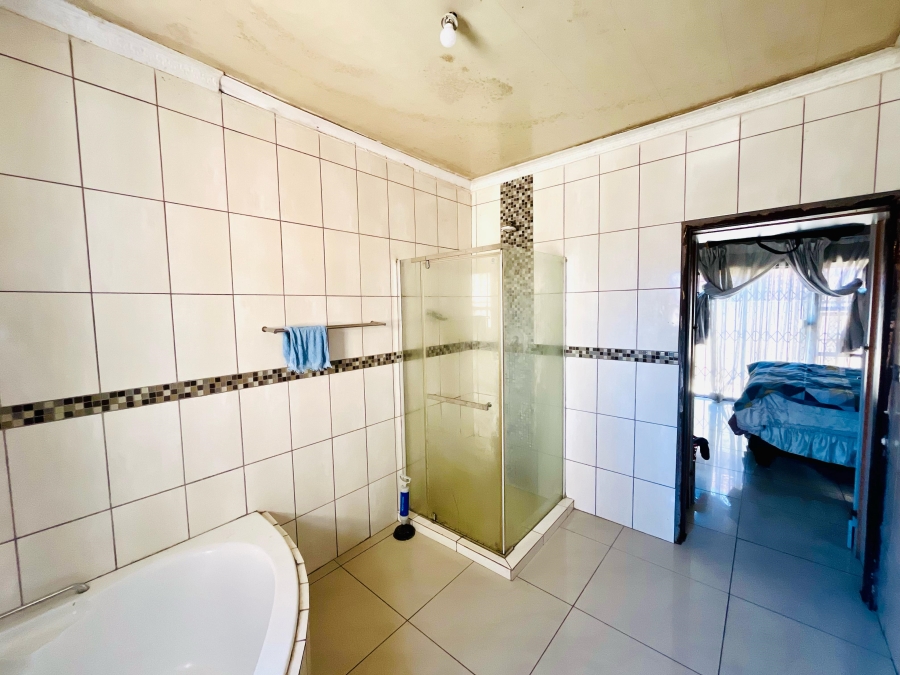 4 Bedroom Property for Sale in Vosloorus Gauteng