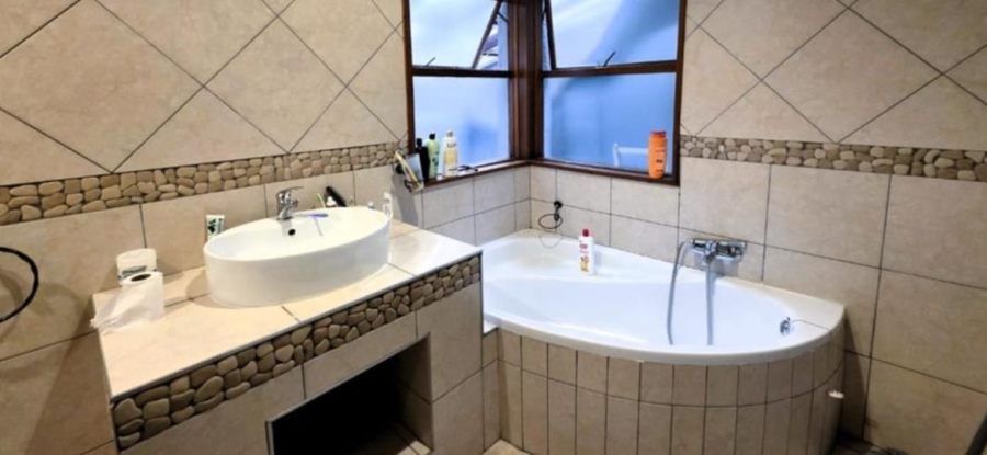 5 Bedroom Property for Sale in Dowerglen Gauteng