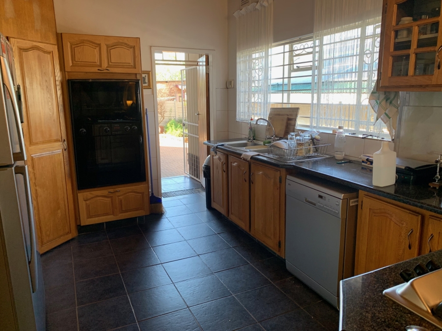 4 Bedroom Property for Sale in Waverley Gauteng