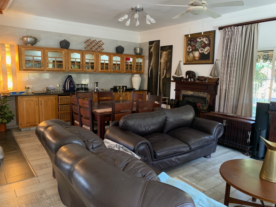 4 Bedroom Property for Sale in Waverley Gauteng