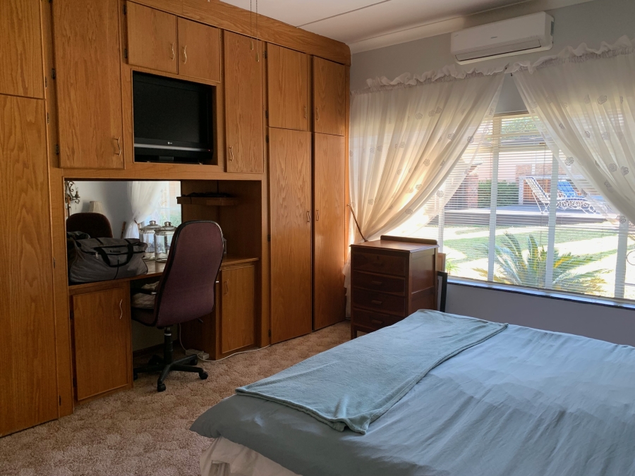 4 Bedroom Property for Sale in Waverley Gauteng