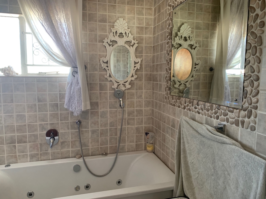 4 Bedroom Property for Sale in Waverley Gauteng