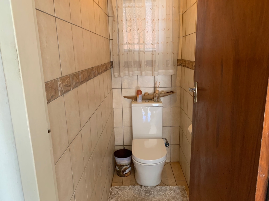 4 Bedroom Property for Sale in Waverley Gauteng