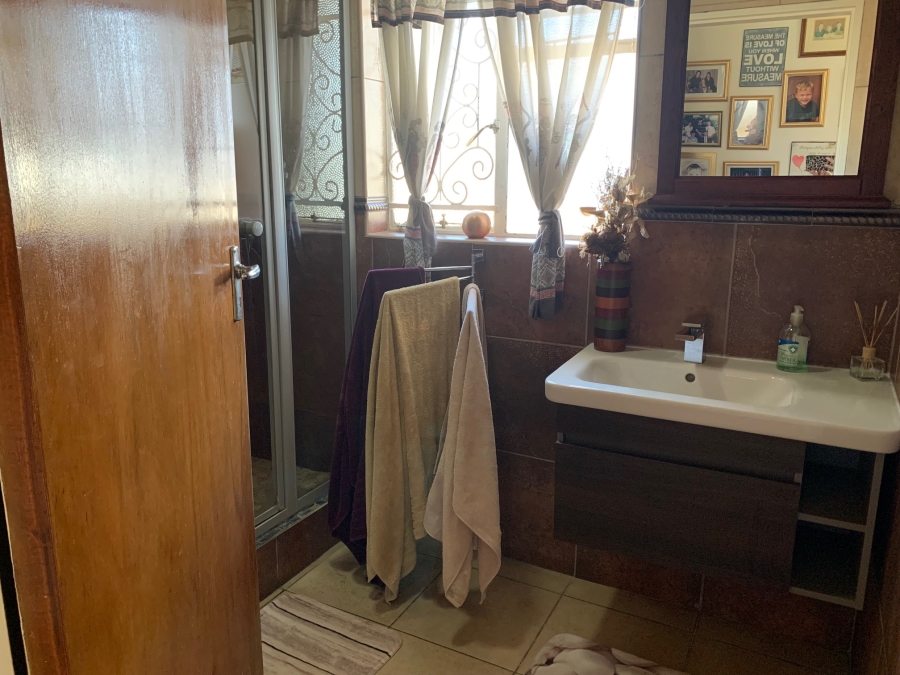 4 Bedroom Property for Sale in Waverley Gauteng