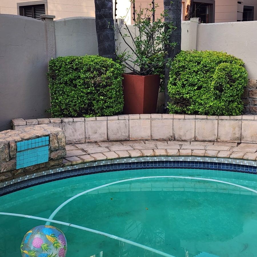 4 Bedroom Property for Sale in Waverley Gauteng