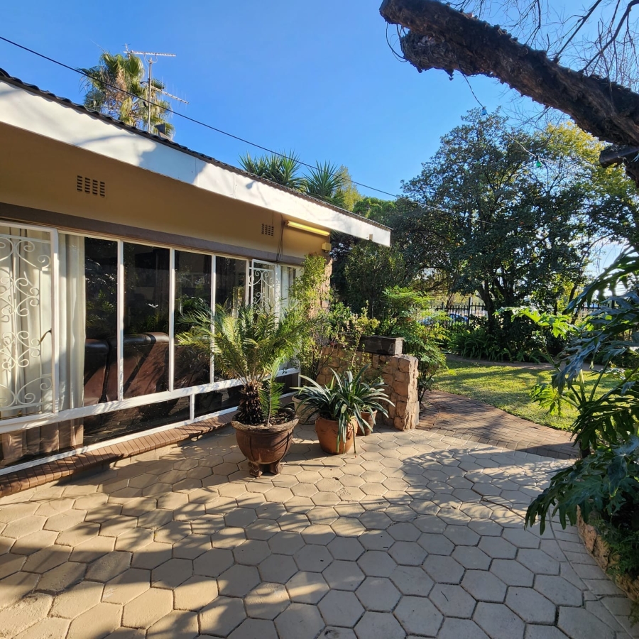 4 Bedroom Property for Sale in Waverley Gauteng