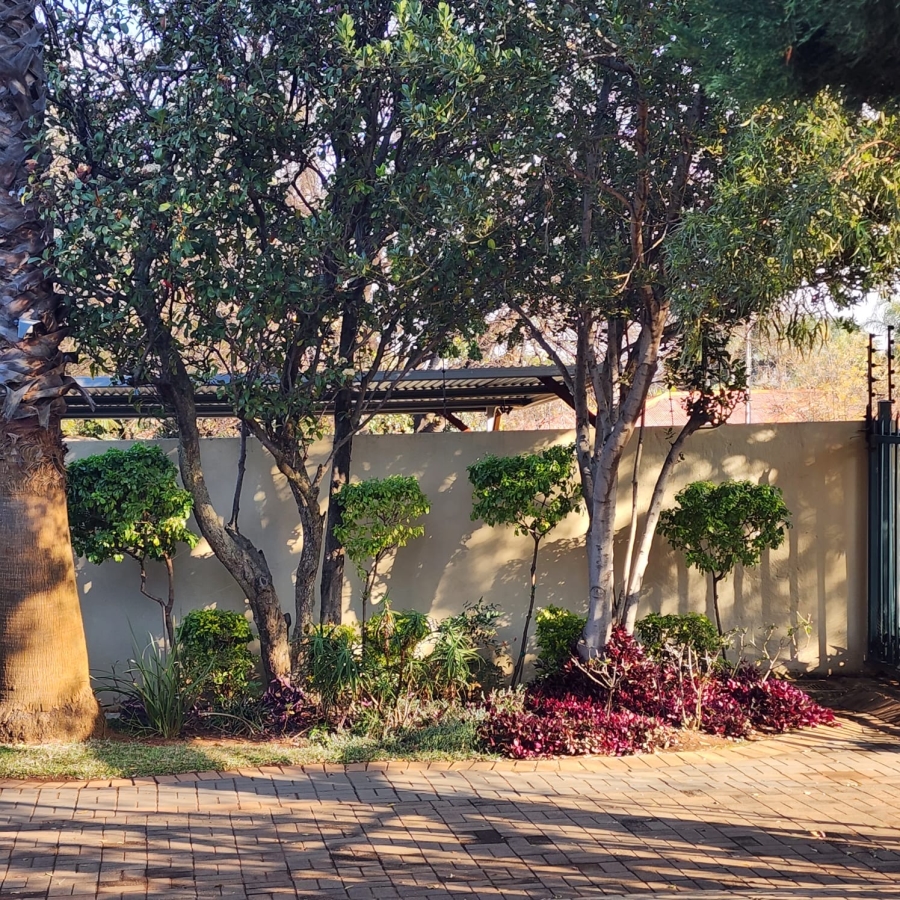 4 Bedroom Property for Sale in Waverley Gauteng
