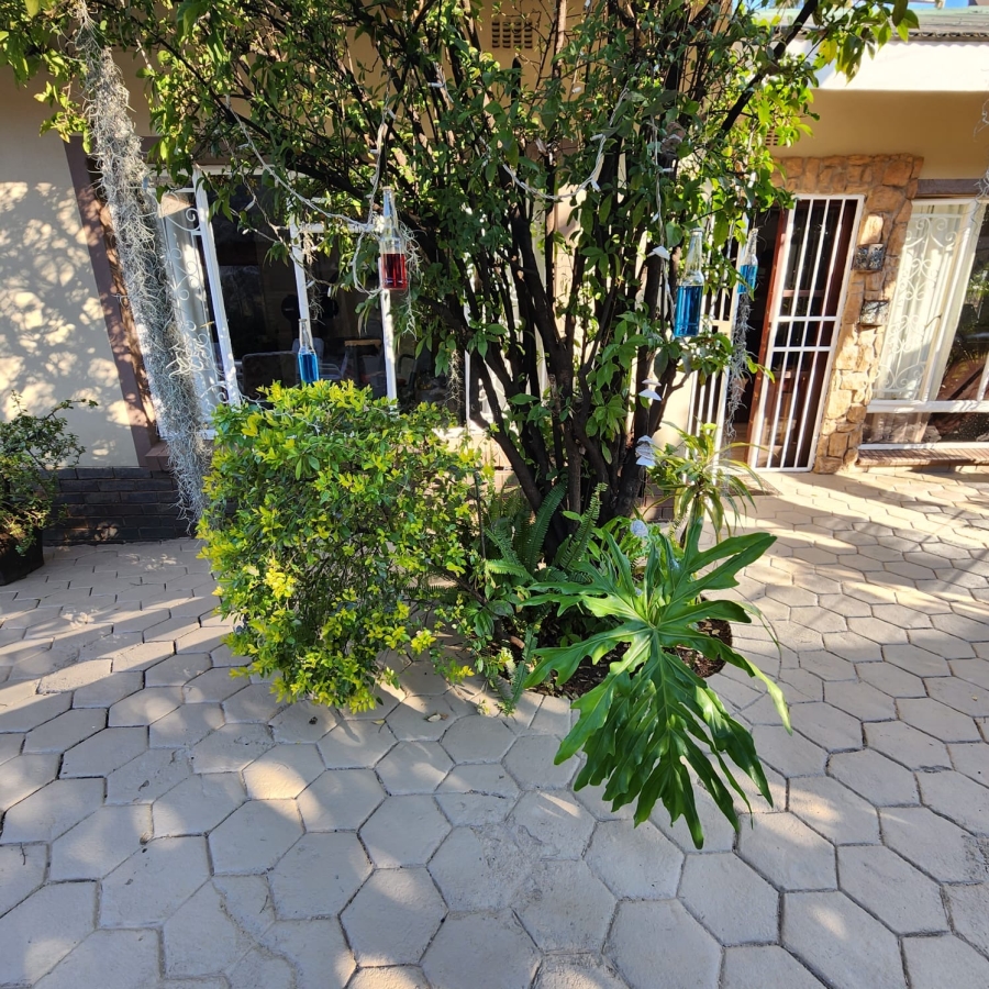 4 Bedroom Property for Sale in Waverley Gauteng