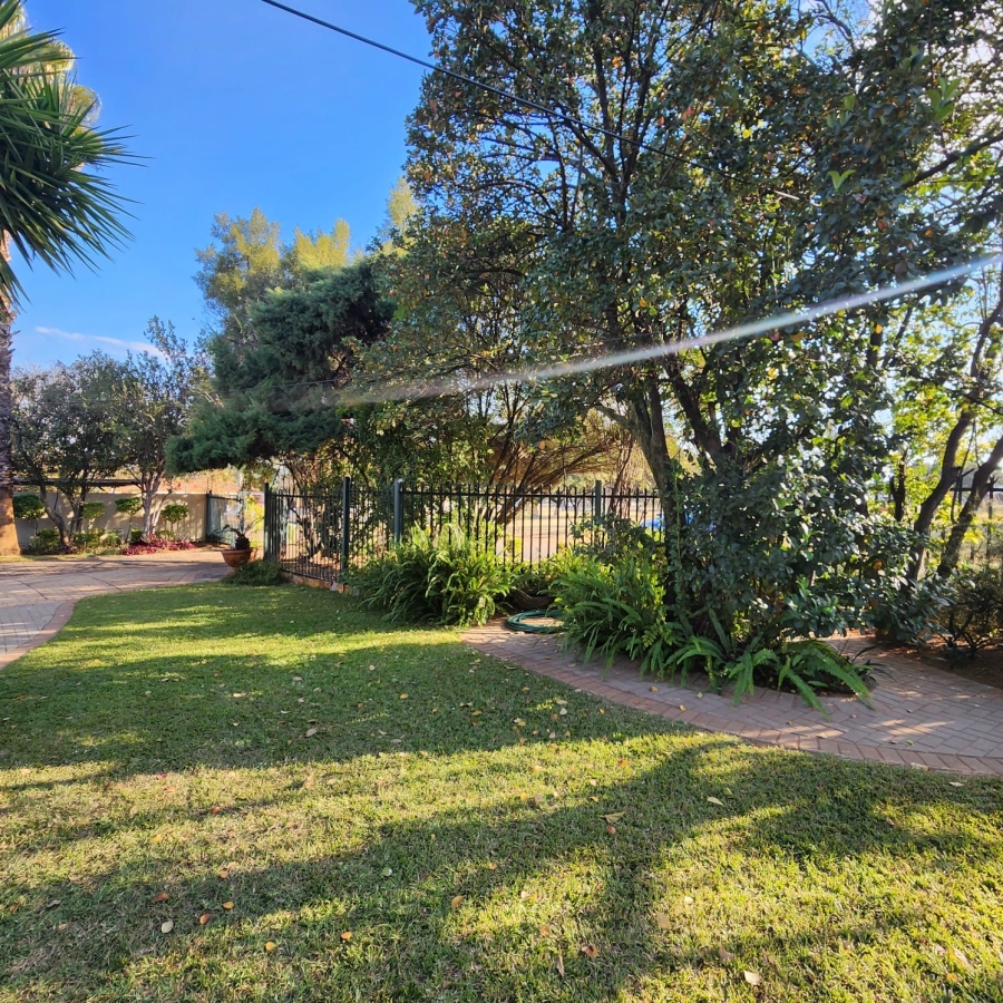 4 Bedroom Property for Sale in Waverley Gauteng