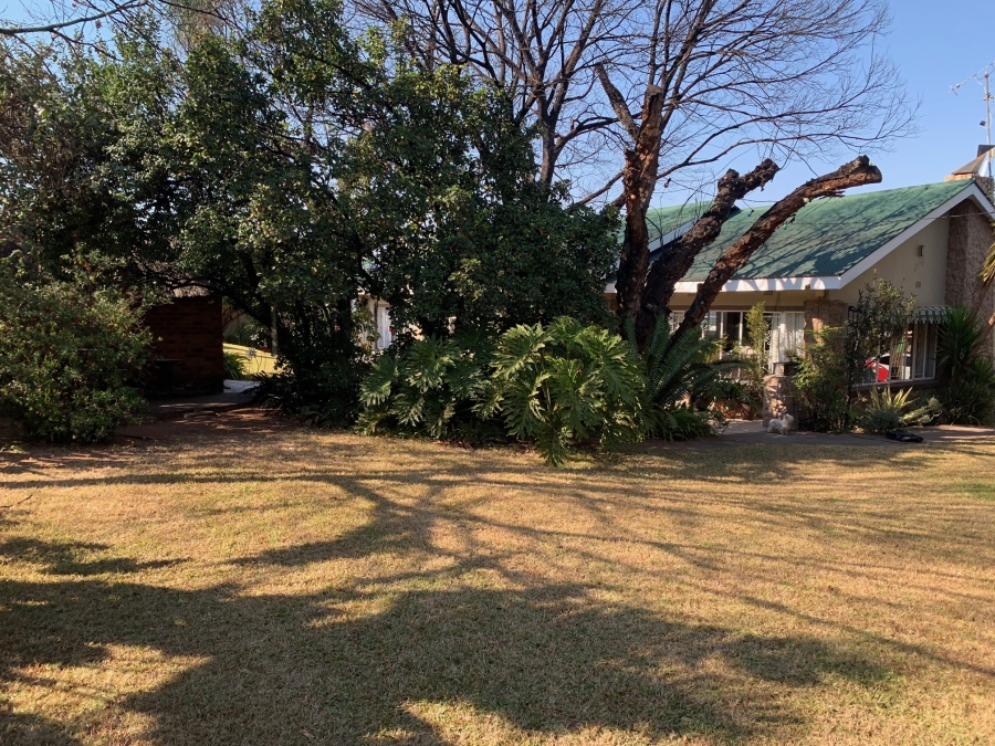 4 Bedroom Property for Sale in Waverley Gauteng