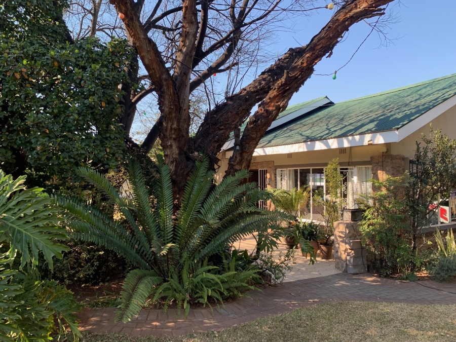 4 Bedroom Property for Sale in Waverley Gauteng