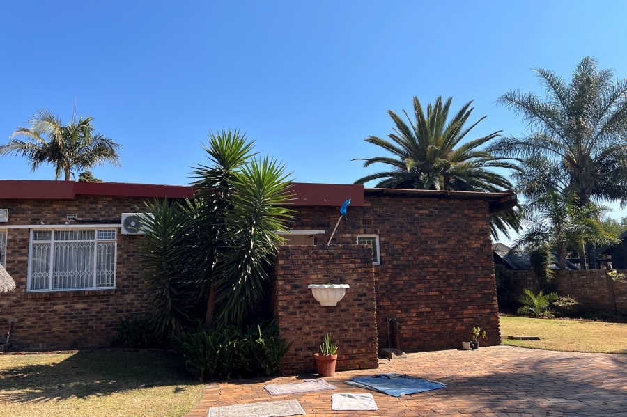 4 Bedroom Property for Sale in Rooihuiskraal Gauteng