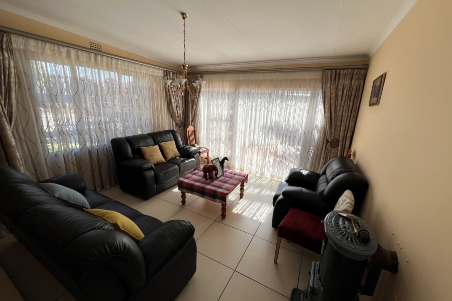 4 Bedroom Property for Sale in Rooihuiskraal Gauteng