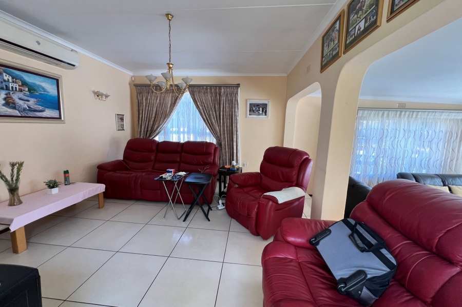 4 Bedroom Property for Sale in Rooihuiskraal Gauteng