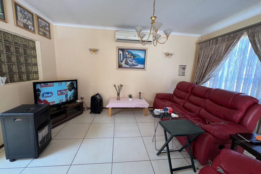 4 Bedroom Property for Sale in Rooihuiskraal Gauteng