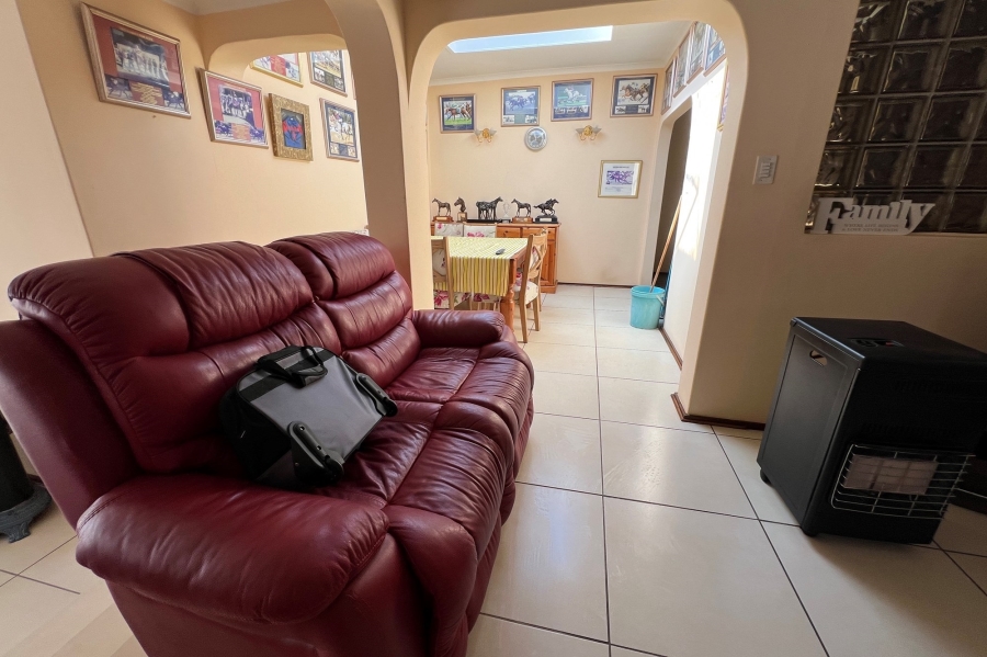 4 Bedroom Property for Sale in Rooihuiskraal Gauteng