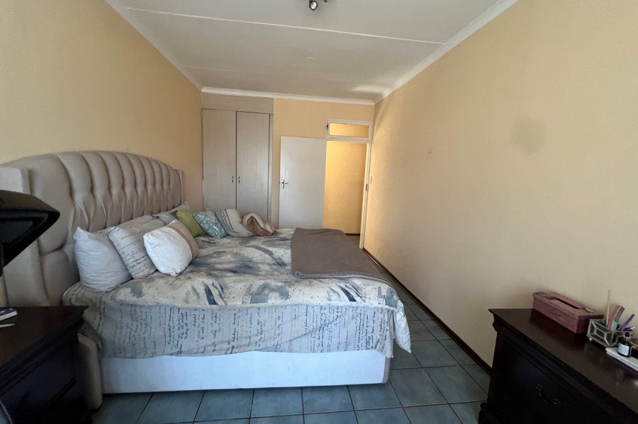4 Bedroom Property for Sale in Rooihuiskraal Gauteng