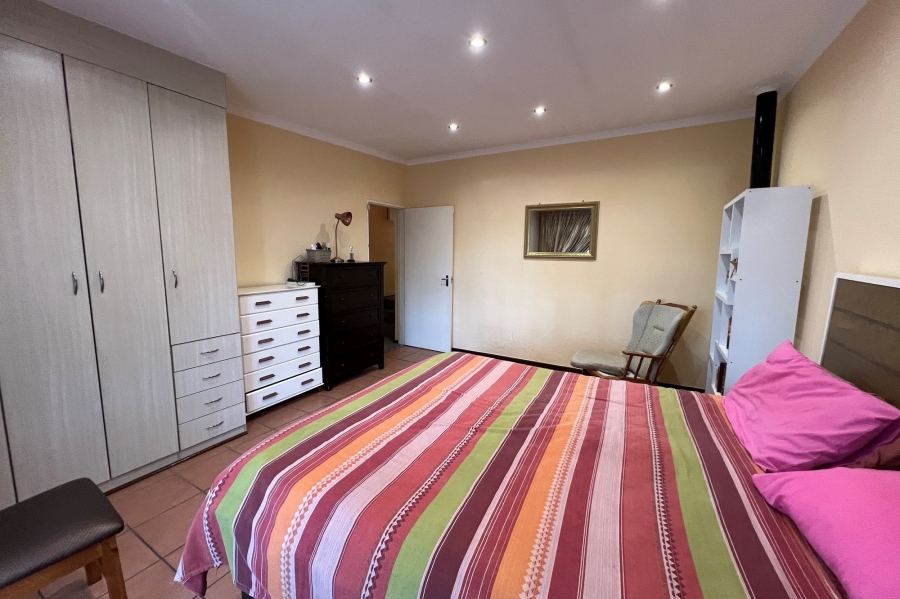 4 Bedroom Property for Sale in Rooihuiskraal Gauteng