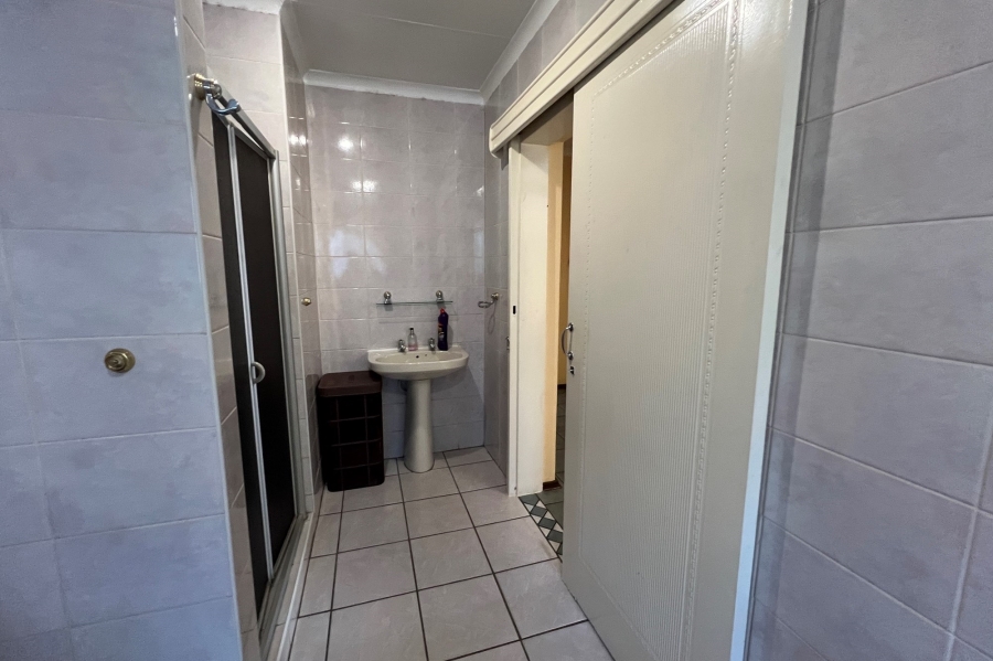4 Bedroom Property for Sale in Rooihuiskraal Gauteng