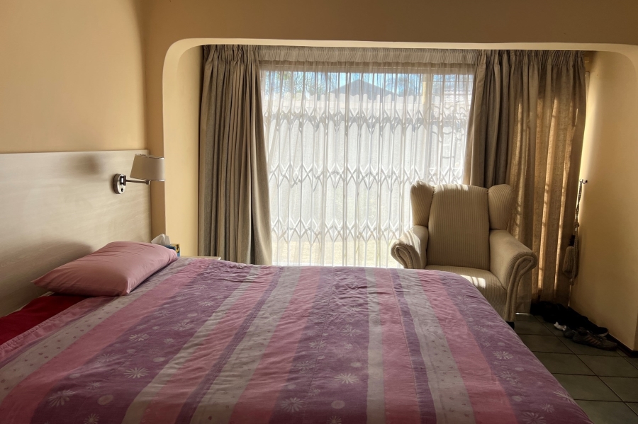 4 Bedroom Property for Sale in Rooihuiskraal Gauteng
