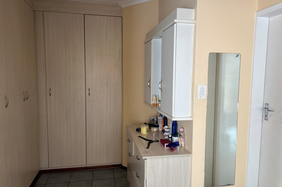 4 Bedroom Property for Sale in Rooihuiskraal Gauteng