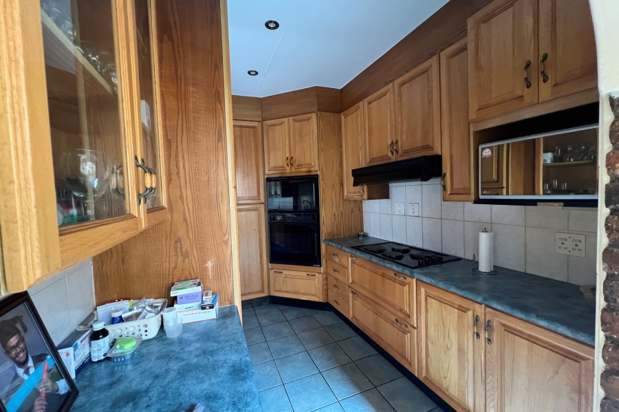 4 Bedroom Property for Sale in Rooihuiskraal Gauteng