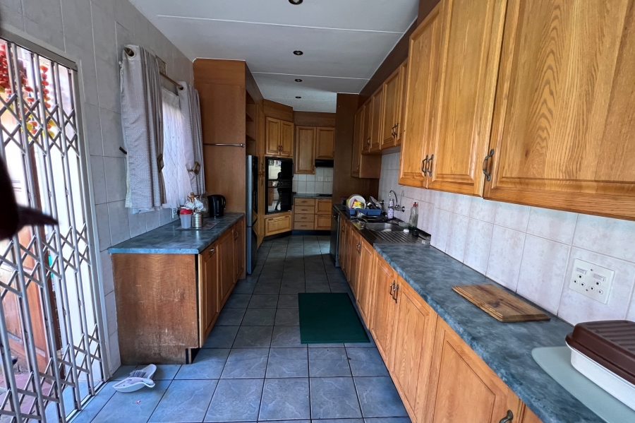 4 Bedroom Property for Sale in Rooihuiskraal Gauteng