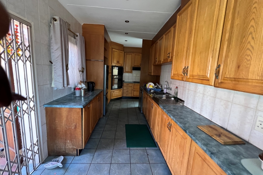 4 Bedroom Property for Sale in Rooihuiskraal Gauteng