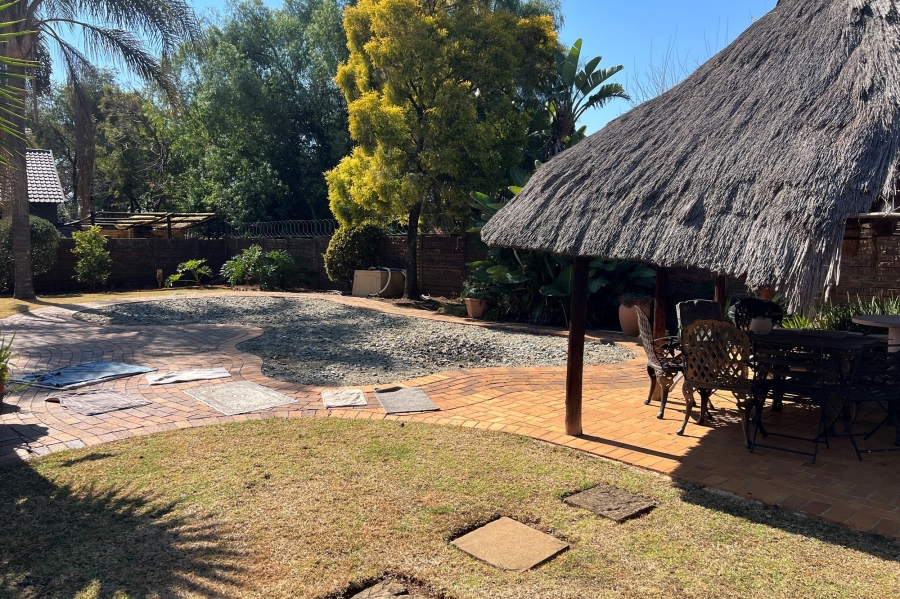 4 Bedroom Property for Sale in Rooihuiskraal Gauteng