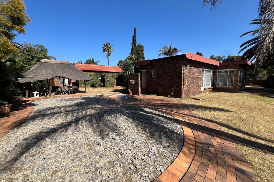 4 Bedroom Property for Sale in Rooihuiskraal Gauteng