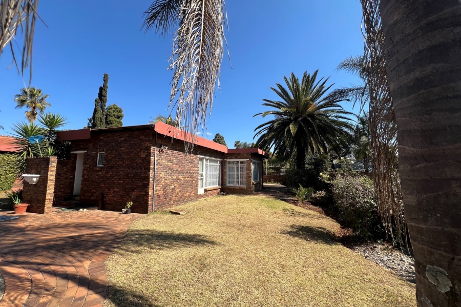 4 Bedroom Property for Sale in Rooihuiskraal Gauteng
