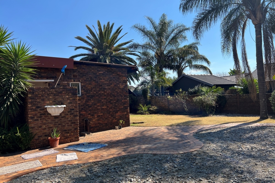 4 Bedroom Property for Sale in Rooihuiskraal Gauteng