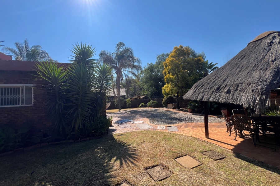 4 Bedroom Property for Sale in Rooihuiskraal Gauteng