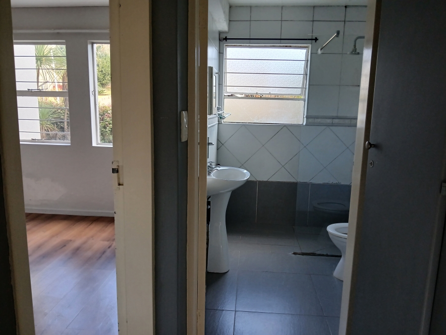 2 Bedroom Property for Sale in Constantia Kloof Gauteng