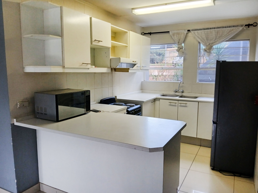 2 Bedroom Property for Sale in Constantia Kloof Gauteng