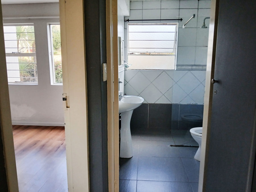 2 Bedroom Property for Sale in Constantia Kloof Gauteng