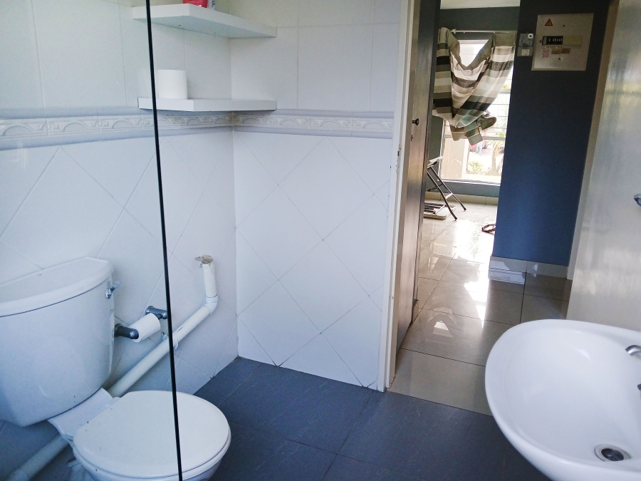 2 Bedroom Property for Sale in Constantia Kloof Gauteng