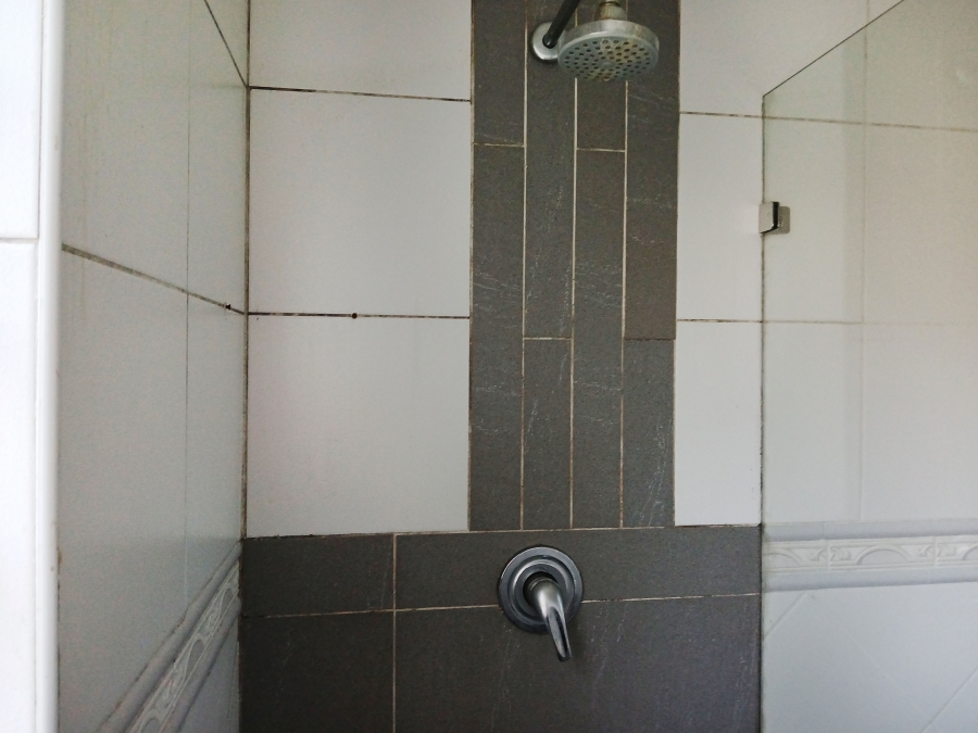 2 Bedroom Property for Sale in Constantia Kloof Gauteng