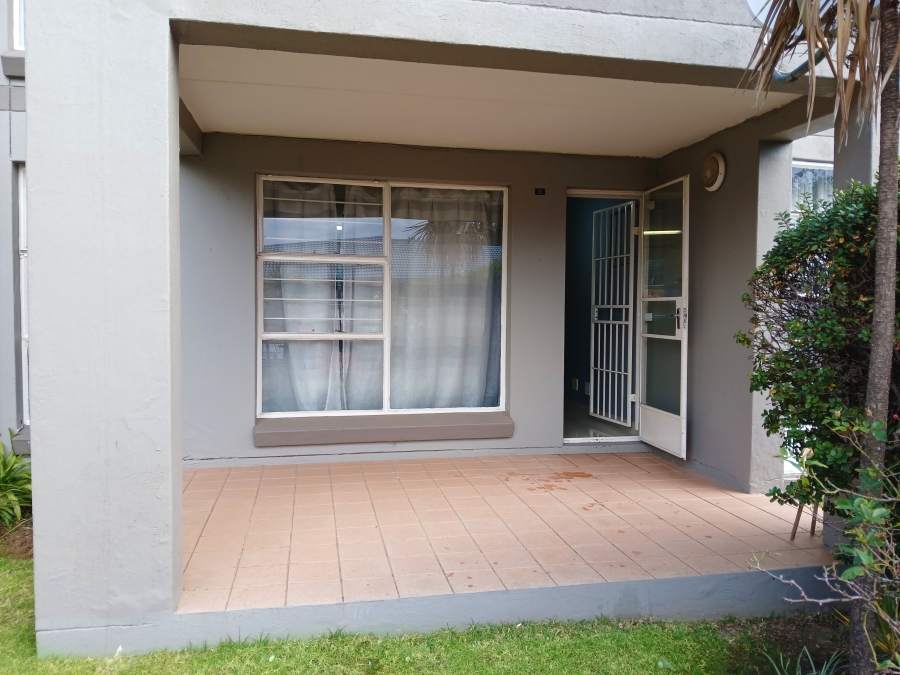 2 Bedroom Property for Sale in Constantia Kloof Gauteng