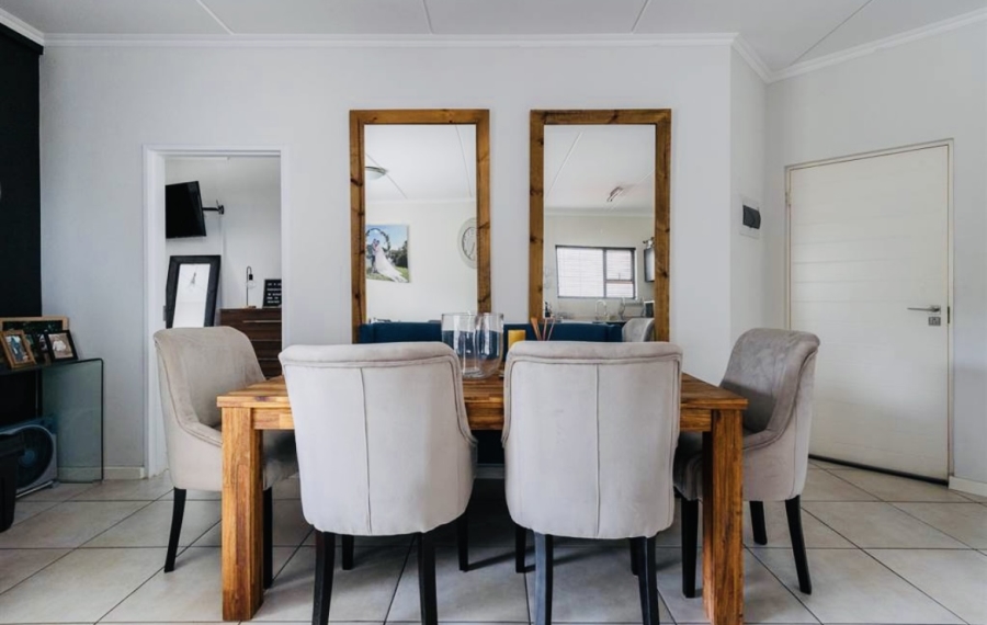 2 Bedroom Property for Sale in Oakdene Gauteng
