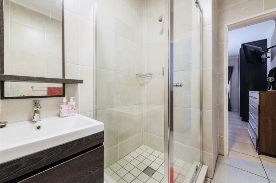 2 Bedroom Property for Sale in Oakdene Gauteng