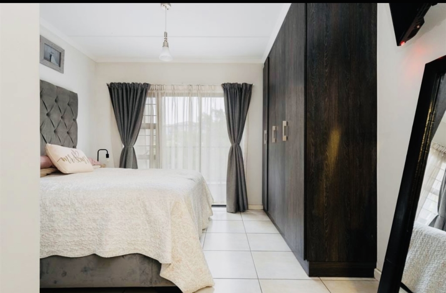 2 Bedroom Property for Sale in Oakdene Gauteng