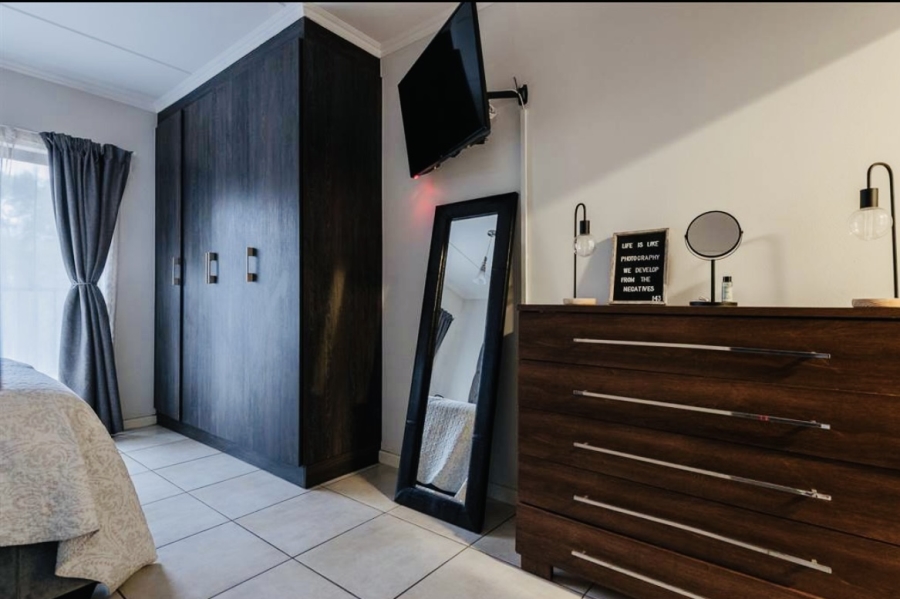 2 Bedroom Property for Sale in Oakdene Gauteng