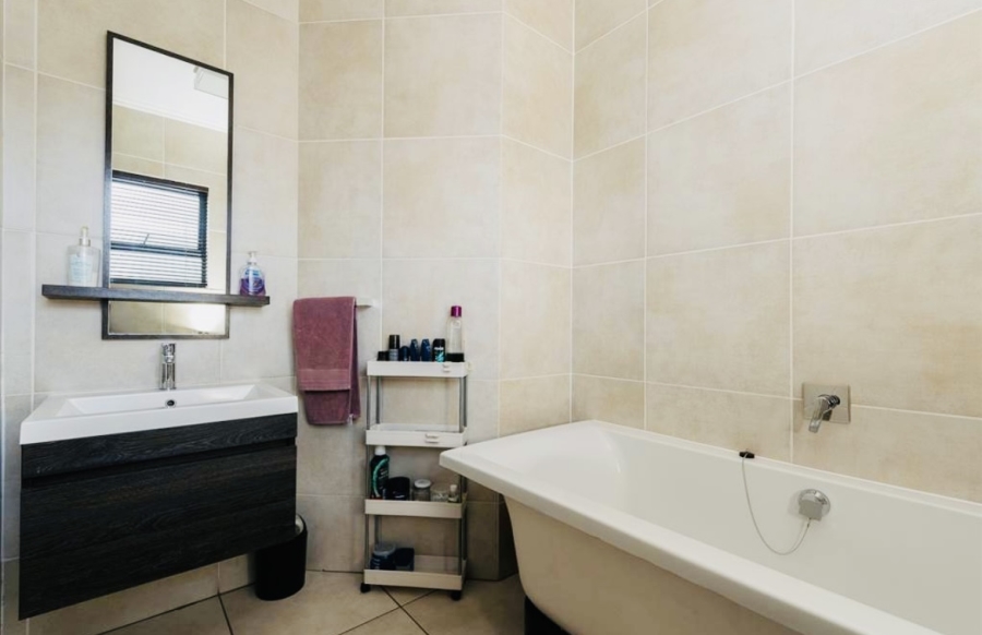 2 Bedroom Property for Sale in Oakdene Gauteng