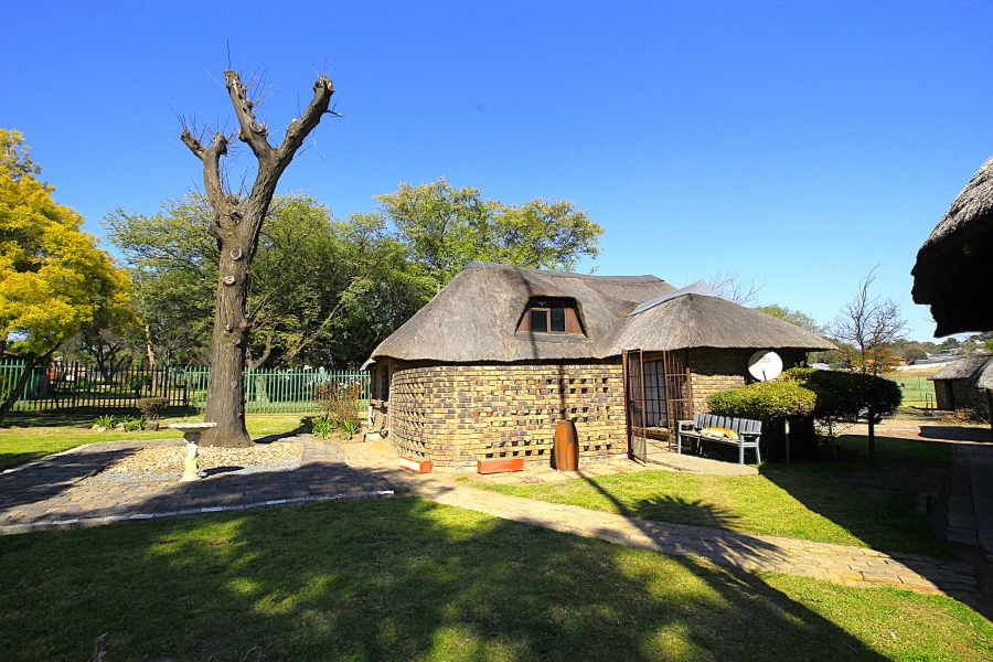 7 Bedroom Property for Sale in Glen Austin Gauteng