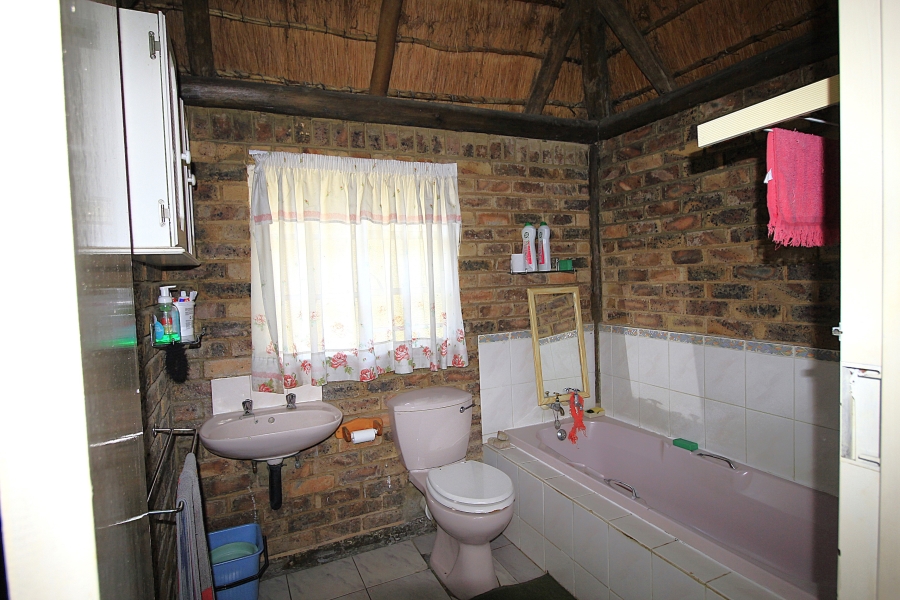 7 Bedroom Property for Sale in Glen Austin Gauteng