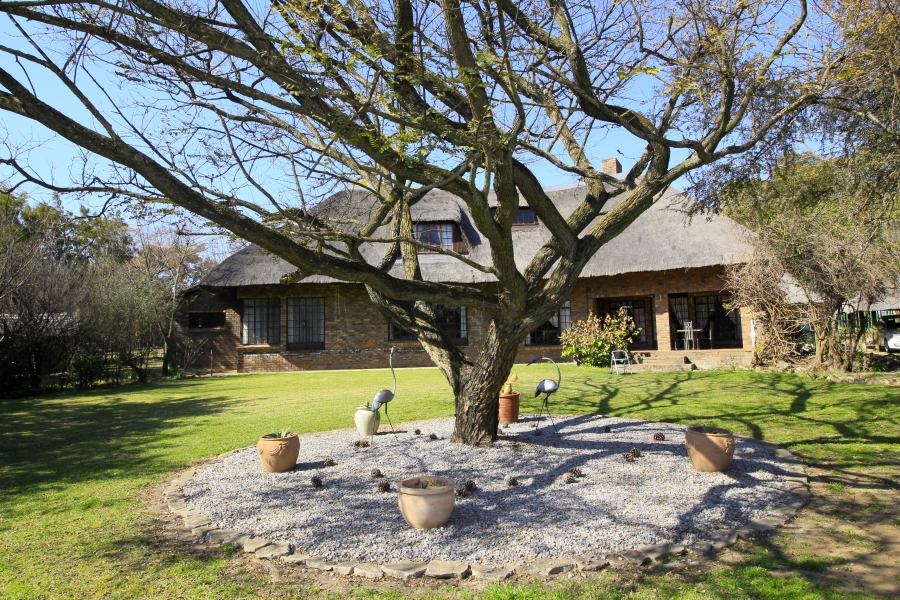 7 Bedroom Property for Sale in Glen Austin Gauteng