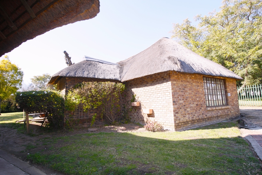 7 Bedroom Property for Sale in Glen Austin Gauteng